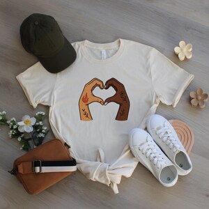 Liebe vereint, Tattoos und Liebe, Trans Rechte Shirt Regenbogen Pride Shirt 100% Baumwolle Liebe für alle Die Zukunft ist inklusive LGBTQ Geschenk Shirt