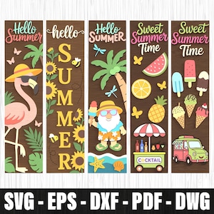 Puede incluir: Un conjunto de cinco letreros verticales de madera con temática de verano. Cada letrero presenta ilustraciones coloridas de un flamenco, girasoles, una escena de playa, sandía y helado. Se muestran las palabras "Hello Summer" y "Sweet Summer Time".
