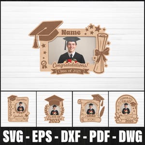 Op de afbeelding: Houten afstudeerfotolijst met een ontwerp van een baret en een rol. De lijst bevat de tekst "Gefeliciteerd! Klas van 2025" en ruimte voor een foto. Extra ontwerpen met de tekst "Afgestudeerd Harry" worden ook getoond.