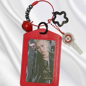 Porta-cartão de fotos Stray Kids (edição vermelha) Nachimbong Charm. Stray Kids, Felix, Bangchan, Changbin, Seungmin, Han, Hyunjin, Lee Know, IN, SKZ