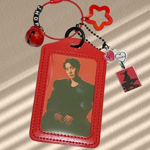 Porte-photos en cuir J-Hope BTS Inspired Fanmade, porte-clés BTS, cadeau de l'armée, marchandise fan bts, accessoire bts, armée BTS, breloque bts Jhope
