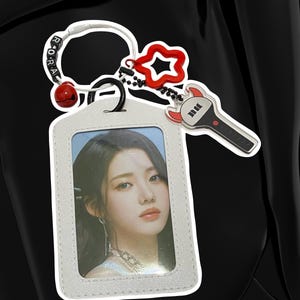 Porte-clés blanc avec porte-photos BABYMONSTER, bâton lumineux Babymonster, Ruka, Pharita, Asa, Ahyeon, Rami, Rora, Chiquita, K-Pop Merch, MONTIEZ