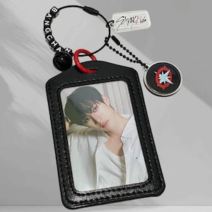 Porta-cartões de couro inspirado no Stray Kids. Stray Kids, Felix, Bangchan, Changbin, Seungmin, Han, Hyunjin, Lee Know, IN. SKZ PC feito por um fã.