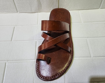 Men’s Handmade Moroccan Leather Sandals – Brown Criss-Cross Strappy Design – Traditional Flat Shoes – Durable & Comfortable Summer Sandals