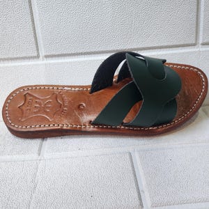leather sandals women, Moroccan green sandals, handmade summer slides, women’s boho sandals, flat leather slippers, forest green leather, artisanal Moroccan footwear, beach sandals women, vacation sandals, open toe leather flats, brown sole sandals, soft leather shoes, Moroccan artisan slides, barefoot minimalist shoes, green leather sandals, summer flat shoes, natural leather flats, handmade casual sandals, slip-on sandals leather, handcrafted women shoes, Moroccan twist strap sandals