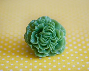 Green flower cabochon ring