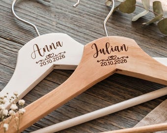 Gepersonaliseerde kledinghanger voor bruiloften met gravure | Kledinghanger voor trouwjurken met naam | Cadeau voor bruidsmeisjes/ceremoniemeester | Cadeau voor ceremoniemeester/vrijgezellenfeest