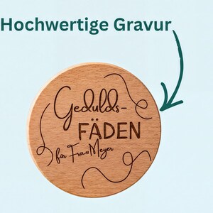 Gefülltes Glas mit sauren Schnüren als Geduldsfäden, lustiges Abschiedsgeschenk Kollegin Büro, personalisierte Nervennahrung im Glas.