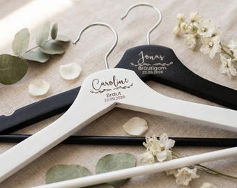 Personalisierter Kleiderbügel Hochzeit Gravur Name/Datum – Weiß/Schwarz – Braut Bräutigam Trauzeuge – Gravur Geschenk Brautjungfer