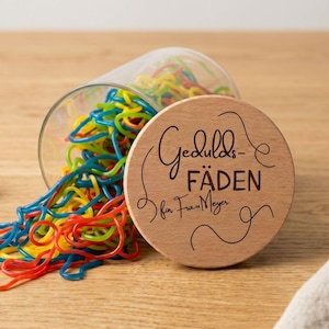 Graviertes Glas mit Name personalisiert, Geschenk für Kollegin zum Abschied oder Geburtstag, nachhaltiger Holzdeckel mit Silikondichtung.