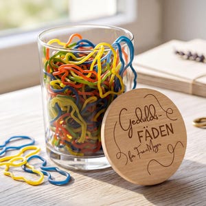 Nachhaltiges Geschenk aus Glas und Holz, plastikfreie Aufbewahrung personalisiert, ökologisches Abschiedsgeschenk für Teamleitungen.