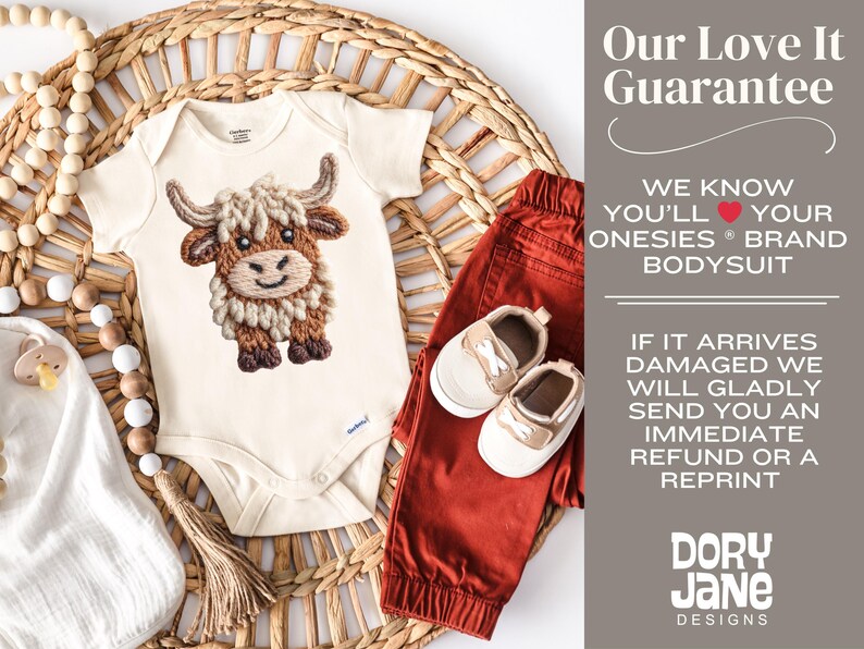 Pode incluir: Body de beb&eacute; creme com um design de vaca Highland, combinado com cal&ccedil;as cor de ferrugem e sapatos bege pequenos. A imagem inclui texto que diz "Our Love It Guarantee".