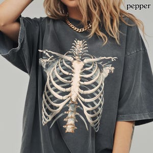 Vintage Skeleton Rib Graphic Shirt, Comfort Colors Rib Cage T-Shirt, Retro Skeleton Tee, Skull T Shirt, Spooky Season Tshirt, Halloween Gift