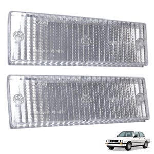 Peut inclure: Deux feux latéraux de voiture rectangulaires en plastique transparent avec un motif en grille et le texte "Made in Austria".