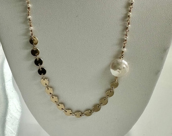 Asymmetrical, Gold and pearl neckkace
