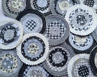 Gesteppter Stoff-Medaillon-Kreise - schwarze, weiße, graue Textil-Applikationen (5er-Set, 3-inch)