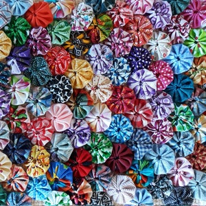 120 Mini YoYos de Tela: Puffs Suffolk hechos a mano para manualidades, acolchado, adornos y proyectos con retazos