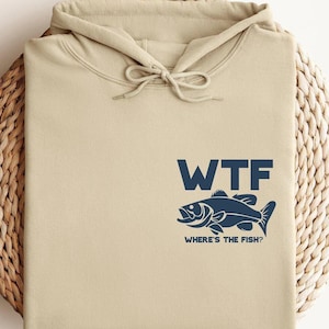 Lustiges WTF, wo die Fischtasche Hoodie ist, Fischer Hoodie, minimalistischer Fischen Hoodie, Vatertag Hoodie, Geschenk für Fischer Hoodie Bild 1