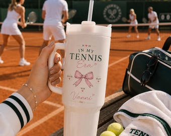 Personalized tennis thermal mug with name – playful bow design – stainless steel 1.2L with straw – gift for female tennis player