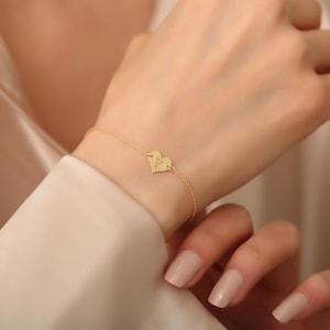 Pulsera con inicial de corazón diminuto, pulsera delicada, pulsera delicada, pulsera con letras, pulsera de amor, pulsera personalizada