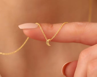 Dainty Moon Necklace, Tiny Necklace, Crescent Necklace , Cut Chain, Personalized Necklace, Letter Necklace