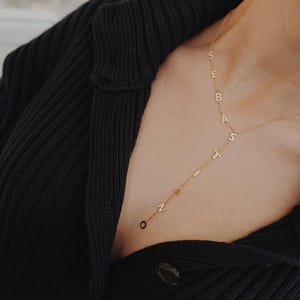 Collar Lariat, collar delicado con nombre en forma de gota, collar largo en forma de Y, collar con forma, collar personalizado único, collar con inicial