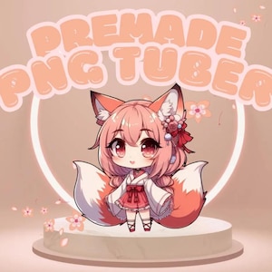 Pode incluir: Uma ilustração digital de um personagem de anime fofo com cabelo rosa e uma cauda de raposa. O personagem está vestindo um quimono vermelho e branco e está em pé em uma plataforma. O fundo é de cor rosa claro com flores brancas.