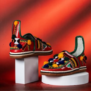 Handmade Idoukan Amazigh Shoe - Traditional Moroccan Berber Slipper- Authentic Artisan Leather Shoe - Unique Ethnic Gift