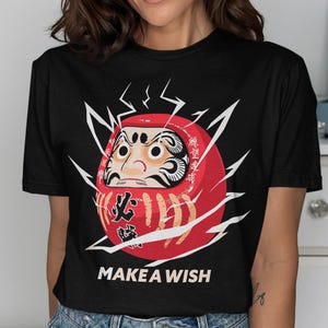 Koszulka z lalką Daruma, japoński amulet szczęścia, spełnij życzenie, prezent na szczęście, symbol wytrwałości, motywująca koszulka, odzież uliczna