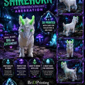 Könnte beinhalten: Eine weiße, 3D-gedruckte Baby Shinehorn-Figur aus ARK: Survival Evolved Aberration mit leuchtend grünen Hörnern und Augen. Die Figur ist etwa 3 Zoll groß und wird aus verschiedenen Blickwinkeln vor einem dunklen, leuchtenden Hintergrund gezeigt.
