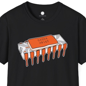 Intel 4004 MicroProcessing Chip T-Shirt | Erste Zentraleinheit Computer Geschichte Vintage Elektronik Hardware Hacker Geek Geschenk | Retro Tech Nostalgie Tee