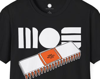 Camiseta con microprocesador MOS 6502 / Chip de CPU dibujado a mano / Camiseta de regalo para hacker de hardware informático retro vintage Apple II Commodore Atari