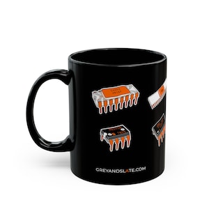 Taza con la historia de los chips famosos / Intel 4004 NE555 MOS 6502 ESP32 RP2040 dibujado a mano / Regalo para papá ingeniero electrónico Maker imagen 8
