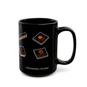Taza con la historia de los chips famosos / Intel 4004 NE555 MOS 6502 ESP32 RP2040 dibujado a mano / Regalo para papá ingeniero electrónico Maker imagen 6