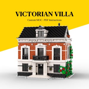 Puede incluir: Un modelo de edificio de ladrillo con la etiqueta VICTORIAN VILLA Custom MOC PDF Instructions. La estructura presenta un techo negro, molduras blancas, un balcón central y enredaderas verdes con flores rojas en las paredes exteriores.