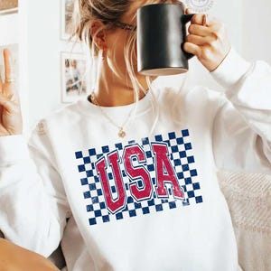 Checkered USA Sweatshirt, USA flag Sweatshirt, Patriotic Sweatshirt, vintage American Flag Sweatshirt, America Sweatshirt, USA Flag Hoodie