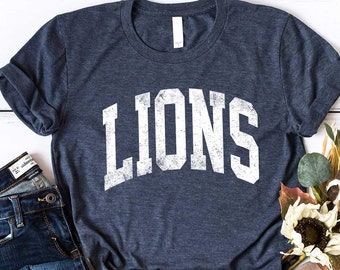 Lions T-Shirt, Distressed Lions Game Day Shirt, College Spirit T-Shirt, Lions Maskottchen Shirt, Lehrer Gameday Shirt, Lions Fussball T-Shirt