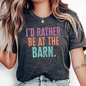 Ik zou liever bij de schuur zijn, shirt paardenliefhebber, T-shirt plattelandsmeisje, cadeau voor paardeneigenaar, cadeau paardentrainer, boerenmeisje, T-shirt paardredding
