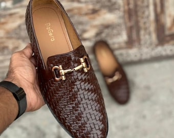 Mocasines de cuero marrón tejido hechos a mano: Zapatos de hombre sin cordones