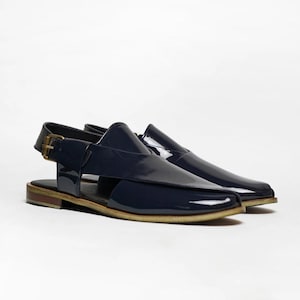 Men&#39;s Handmade Peshawari Chappal: Blue Leather Closed Toe Sandal