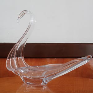 Vintage Vannes Kristallschwan, französische Skulptur aus klarem Kristall, skulpturale Schale aus der Mitte des 20. Jahrhunderts, 35 cm