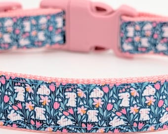 春のうさぎの花柄犬用首輪 - イースターのウサギのデザイン - ダークターコイズメドウ - イリノイ州で手作り