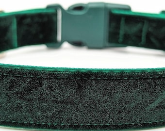 Evergreen Velvet Dog Collar: Adjustable Nylon Holiday Style