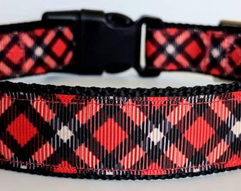 Rode halsband met tartanpatroon voor honden: verstelbare halsband met kerstlint