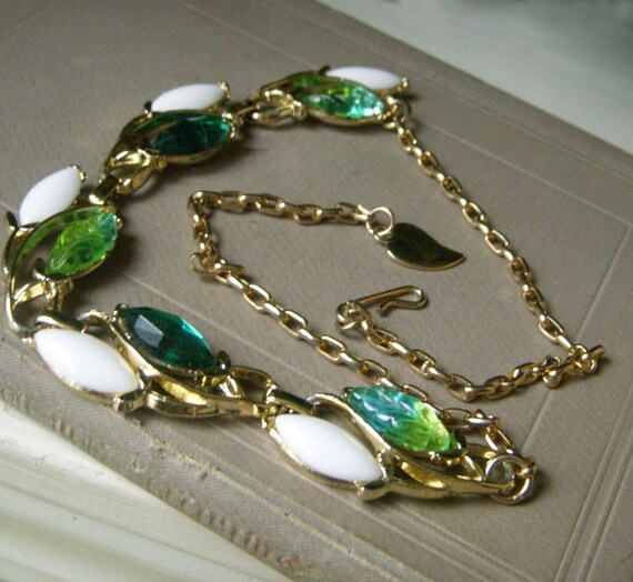 Vintage Green and White Leaf Necklace, Rhinestone… - image 5