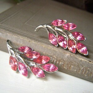 Vintage Pink Leaf Rhinestone Earrings, Mid Century  Clips, Clip-on Leaves, 1.25 Inch, Navette Stones