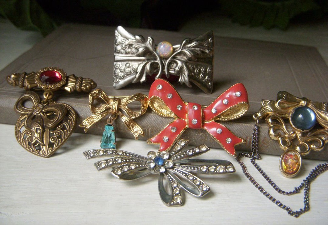 Lot of Six Vintage Bow Brooches, on Sale, 6 Vintage Pins, Rhinestone