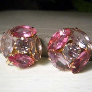 Vintage Pink and Light Amethyst Rhinestone Earrings, Circle Cluster Shape, 1950&#39;s Clip-ons, Goldtone Mid Century Earrings