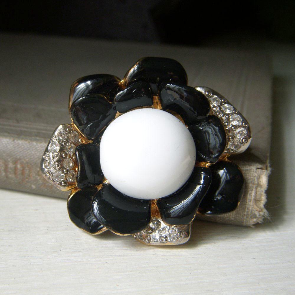 Vogue Bijou voguebijoux brooch vintage ribbon motif