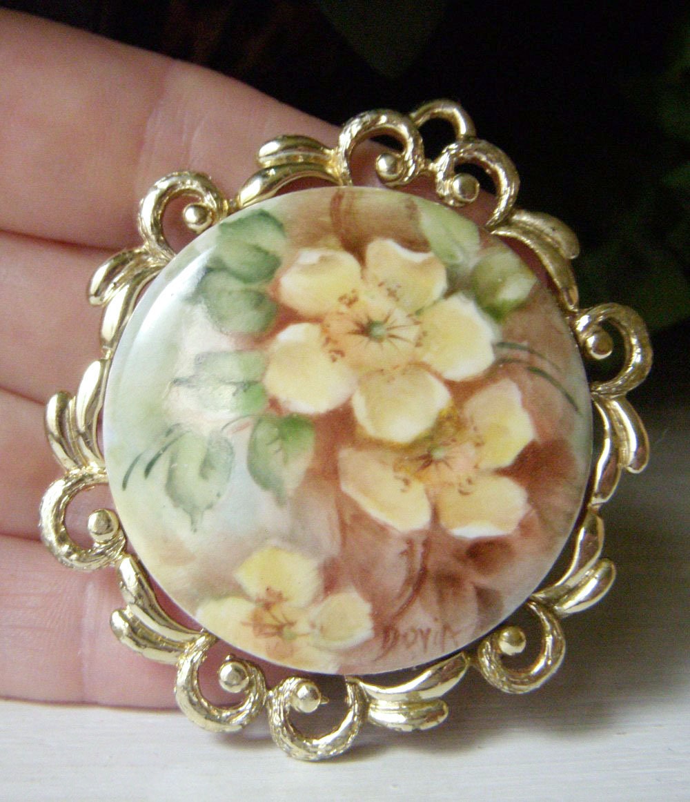 Vintage Flower Pin #210